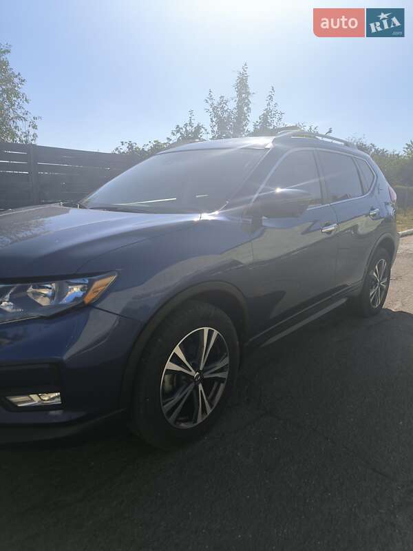 Позашляховик / Кросовер Nissan Rogue 2020 в Немішаєве