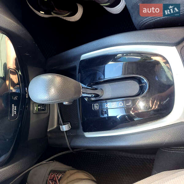 Внедорожник / Кроссовер Nissan Rogue 2016 в Киеве