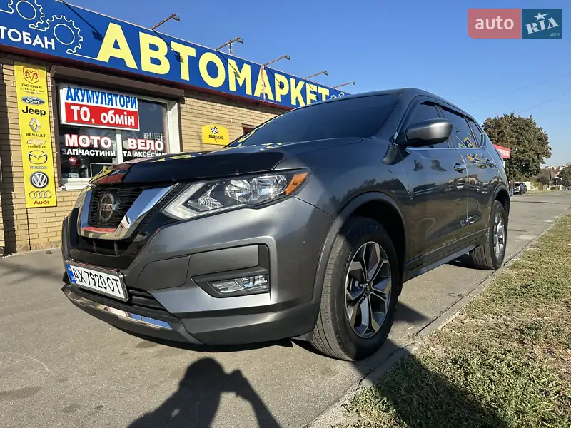 Внедорожник / Кроссовер Nissan Rogue 2017 в 