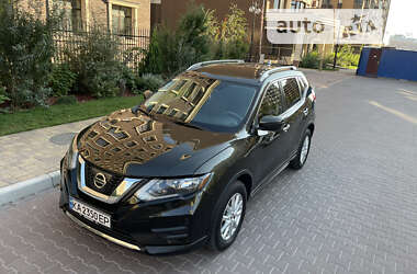 Внедорожник / Кроссовер Nissan Rogue 2017 в Киеве