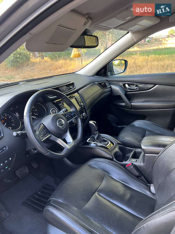 Внедорожник / Кроссовер Nissan Rogue 2019 в Ромнах