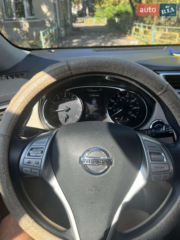 Позашляховик / Кросовер Nissan Rogue 2016 в Коростишеві