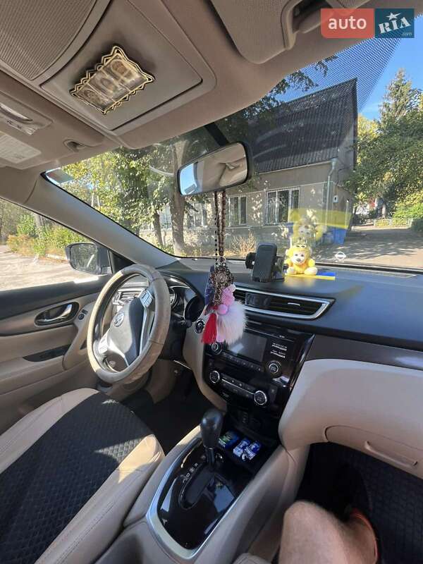 Позашляховик / Кросовер Nissan Rogue 2016 в Коростишеві