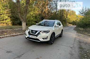 Внедорожник / Кроссовер Nissan Rogue 2017 в Кривом Роге