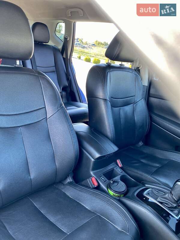 Позашляховик / Кросовер Nissan Rogue 2018 в Львові