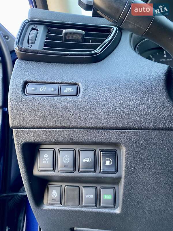 Позашляховик / Кросовер Nissan Rogue 2018 в Львові