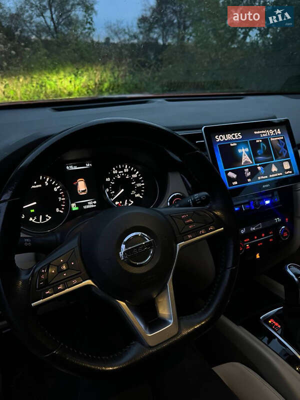 Позашляховик / Кросовер Nissan Rogue 2017 в Львові