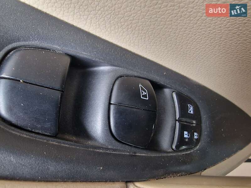 Позашляховик / Кросовер Nissan Rogue 2016 в Кам'янському