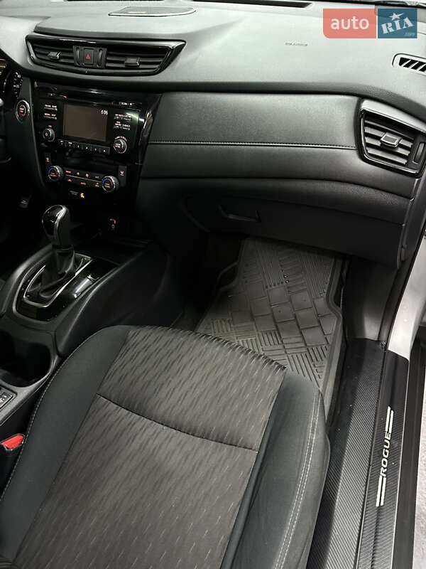 Позашляховик / Кросовер Nissan Rogue 2017 в Одесі