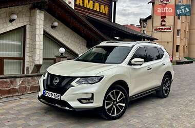 Внедорожник / Кроссовер Nissan Rogue 2017 в Тернополе