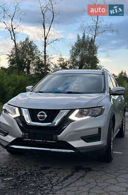 Позашляховик / Кросовер Nissan Rogue 2016 в Львові