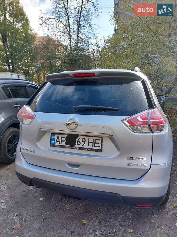 Внедорожник / Кроссовер Nissan Rogue 2016 в Запорожье