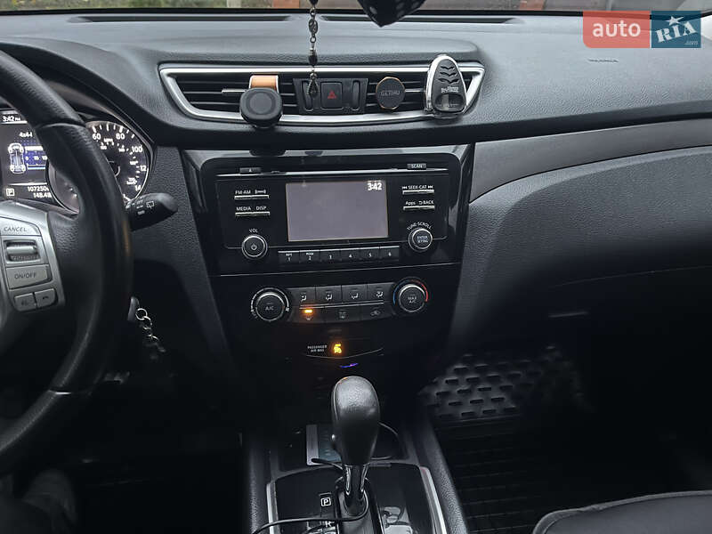 Позашляховик / Кросовер Nissan Rogue 2015 в Сумах