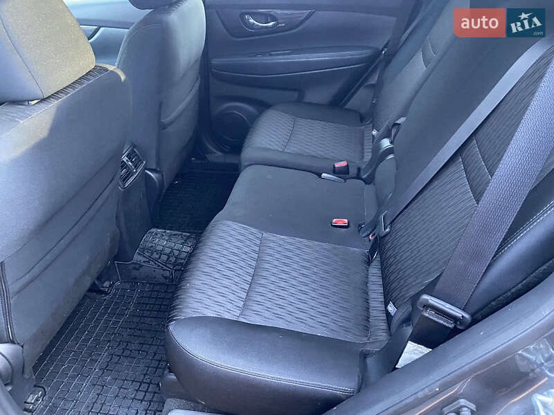 Внедорожник / Кроссовер Nissan Rogue 2018 в Львове