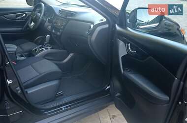 Внедорожник / Кроссовер Nissan Rogue 2017 в 