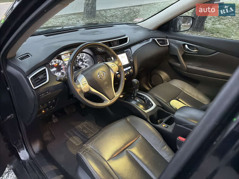 Позашляховик / Кросовер Nissan Rogue 2014 в Лубнах