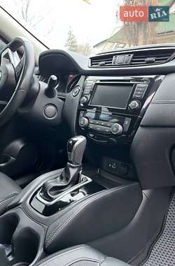 Внедорожник / Кроссовер Nissan Rogue 2018 в 