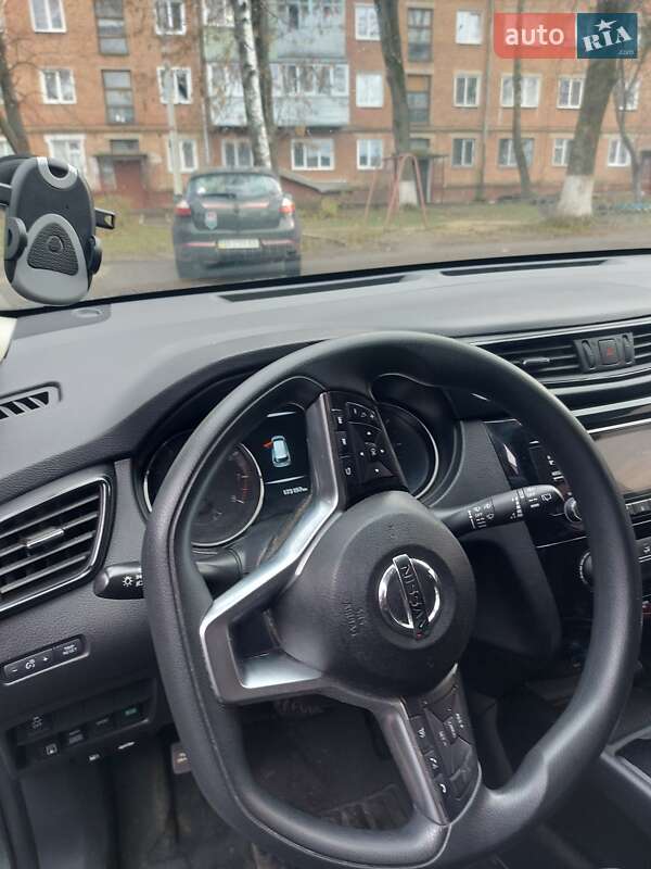 Внедорожник / Кроссовер Nissan Rogue 2017 в Ровно