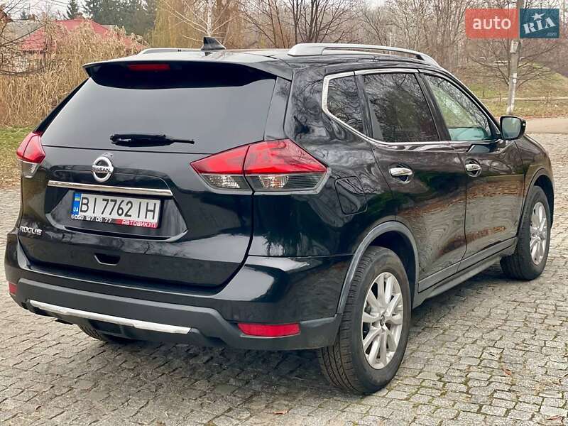 Внедорожник / Кроссовер Nissan Rogue 2017 в Полтаве