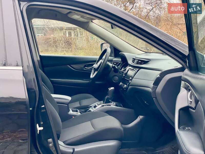 Внедорожник / Кроссовер Nissan Rogue 2017 в Полтаве