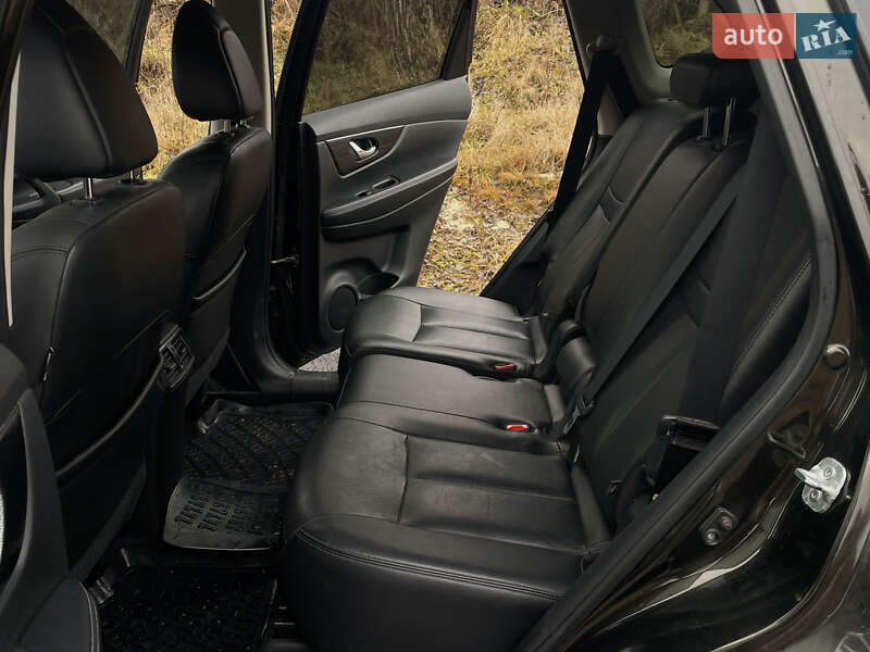 Позашляховик / Кросовер Nissan Rogue 2015 в Львові