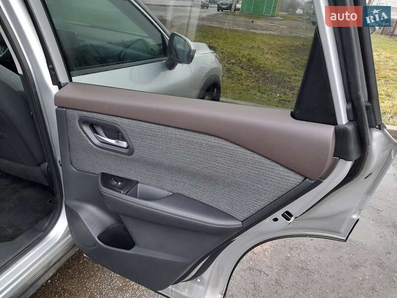 Позашляховик / Кросовер Nissan Rogue 2021 в Чернігові