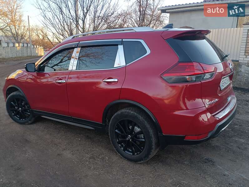 Позашляховик / Кросовер Nissan Rogue 2017 в Липовці