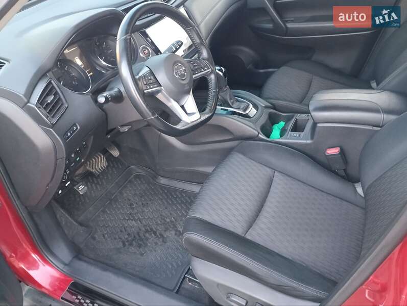 Позашляховик / Кросовер Nissan Rogue 2017 в Липовці