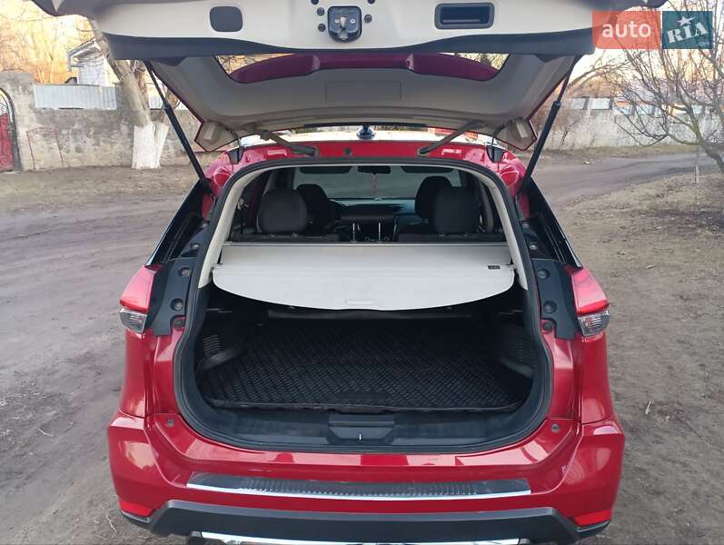 Позашляховик / Кросовер Nissan Rogue 2017 в Липовці