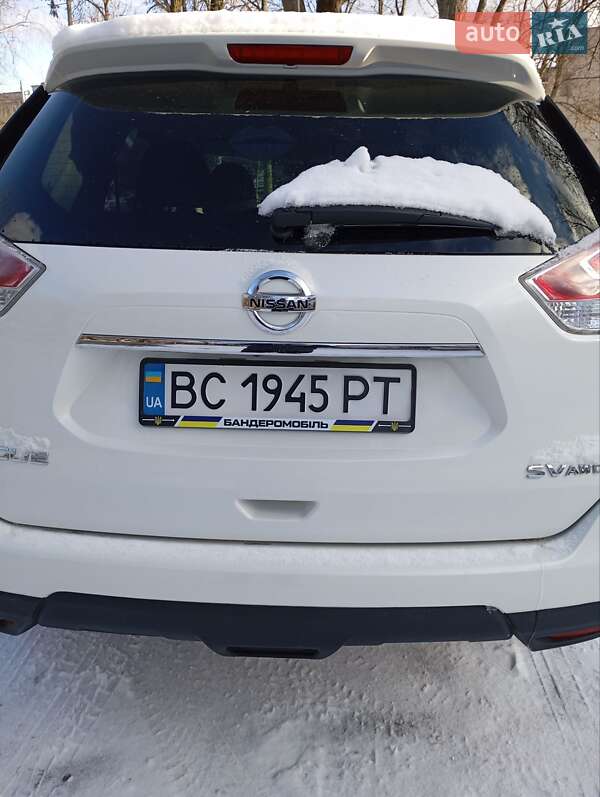 Позашляховик / Кросовер Nissan Rogue 2016 в Пустомитах