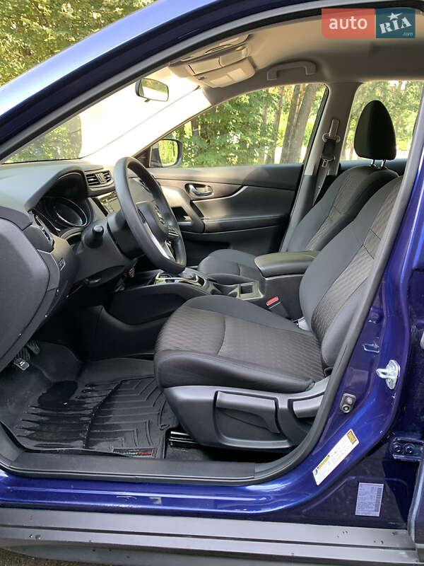 Внедорожник / Кроссовер Nissan Rogue 2017 в Радивилове