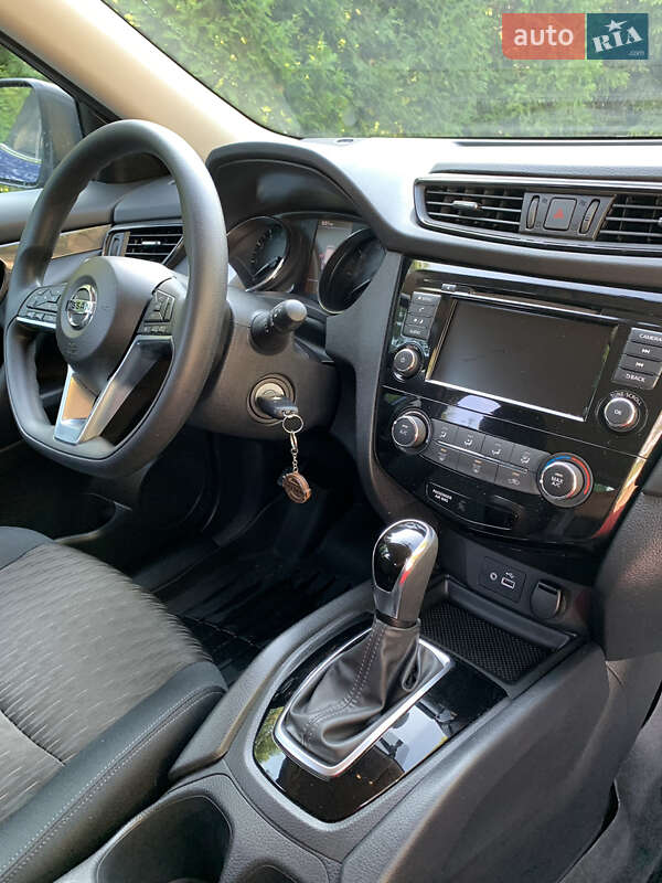 Внедорожник / Кроссовер Nissan Rogue 2017 в Радивилове