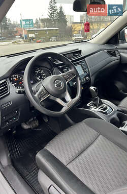 Внедорожник / Кроссовер Nissan Rogue 2018 в 