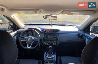 Внедорожник / Кроссовер Nissan Rogue 2017 в 