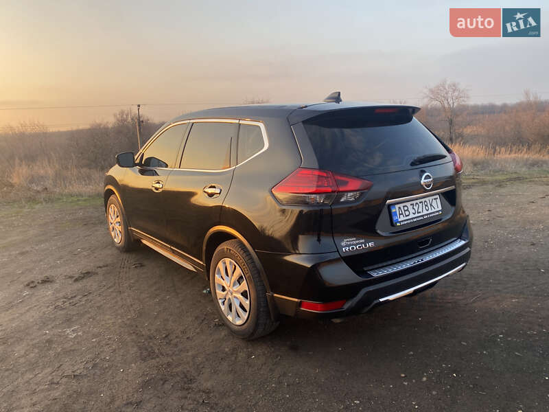 Внедорожник / Кроссовер Nissan Rogue 2017 в Зеленодольской