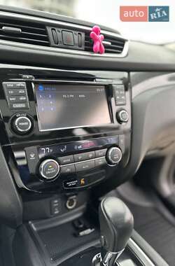 Позашляховик / Кросовер Nissan Rogue 2015 в 