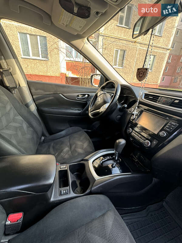 Внедорожник / Кроссовер Nissan Rogue 2015 в Чернигове