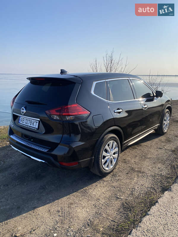 Внедорожник / Кроссовер Nissan Rogue 2017 в Зеленодольской