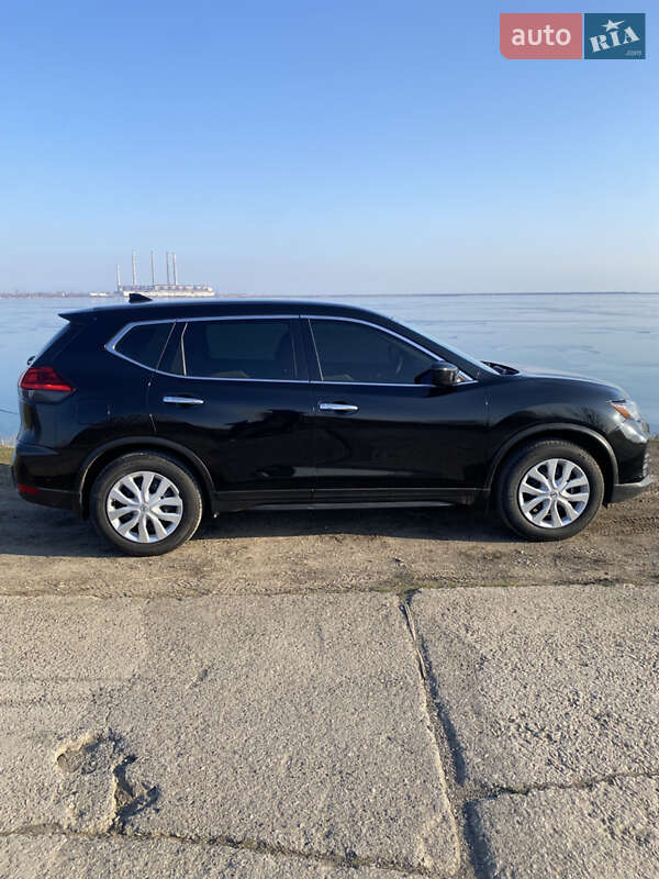Внедорожник / Кроссовер Nissan Rogue 2017 в Зеленодольской
