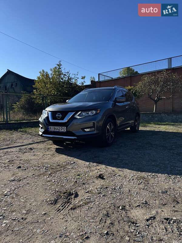 Внедорожник / Кроссовер Nissan Rogue 2017 в Киеве