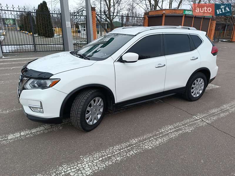 Внедорожник / Кроссовер Nissan Rogue 2017 в Александрие