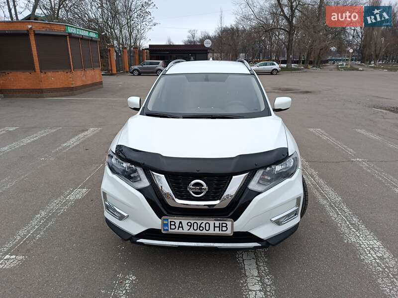 Внедорожник / Кроссовер Nissan Rogue 2017 в Александрие