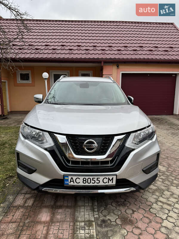 Позашляховик / Кросовер Nissan Rogue 2017 в Володимирі