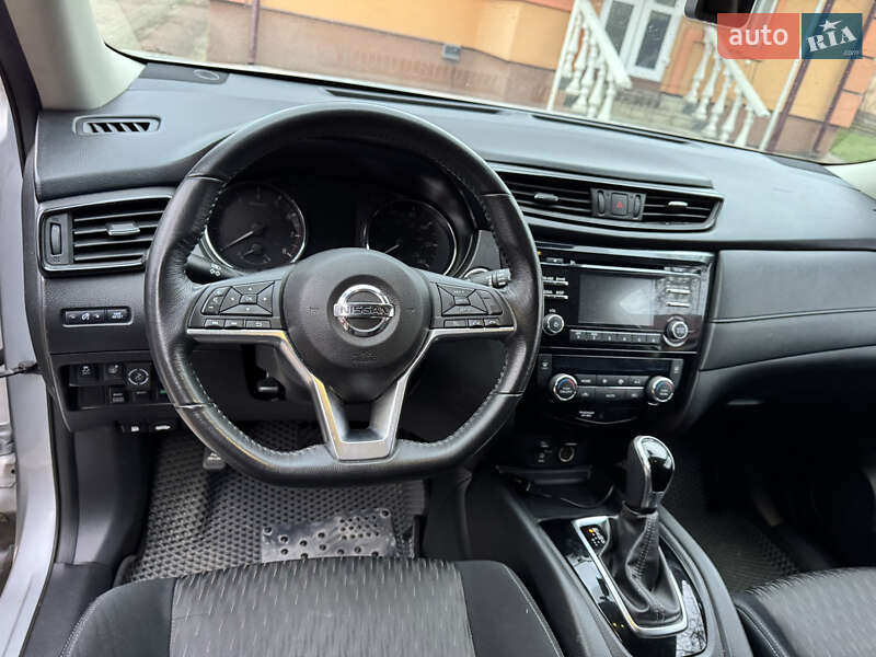 Позашляховик / Кросовер Nissan Rogue 2017 в Володимирі