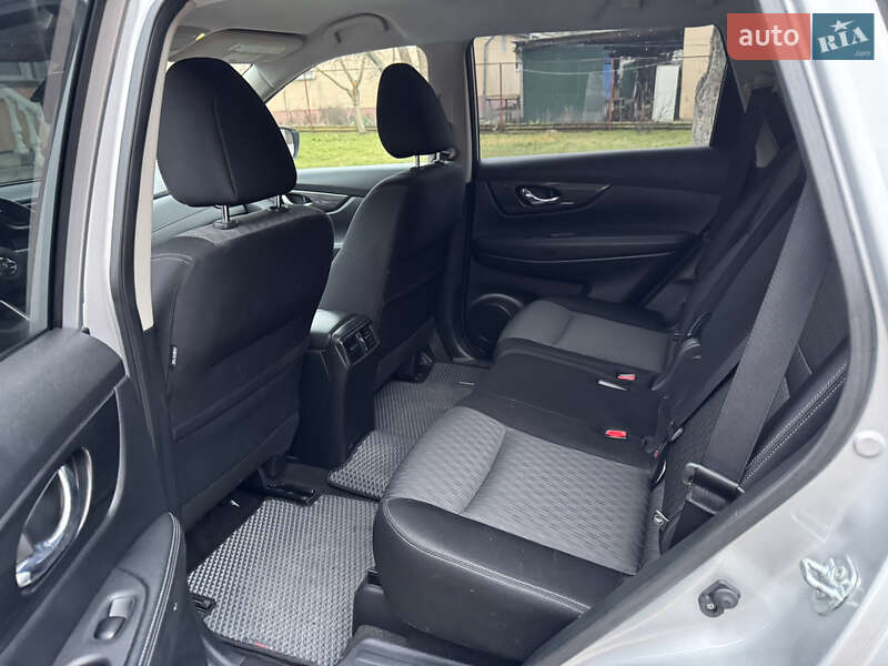 Позашляховик / Кросовер Nissan Rogue 2017 в Володимирі