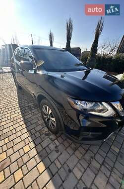 Внедорожник / Кроссовер Nissan Rogue 2018 в 