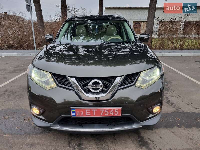 Внедорожник / Кроссовер Nissan Rogue 2015 в Смыге