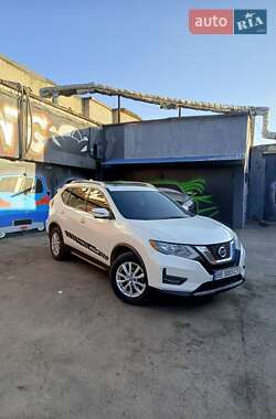 Внедорожник / Кроссовер Nissan Rogue 2017 в 