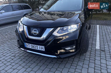 Внедорожник / Кроссовер Nissan Rogue 2019 в 