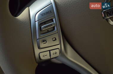 Внедорожник / Кроссовер Nissan Rogue 2015 в Киеве